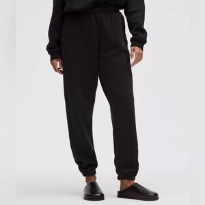 Women’s Lululemon Scuba Joggers in Black, Size 4.